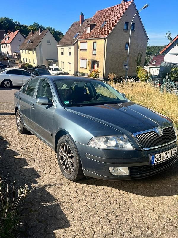 Grau Gebraucht 2005 Skoda Octavia Limousine | 3.350 € (Etwas zu teuer) - Bild 1/4