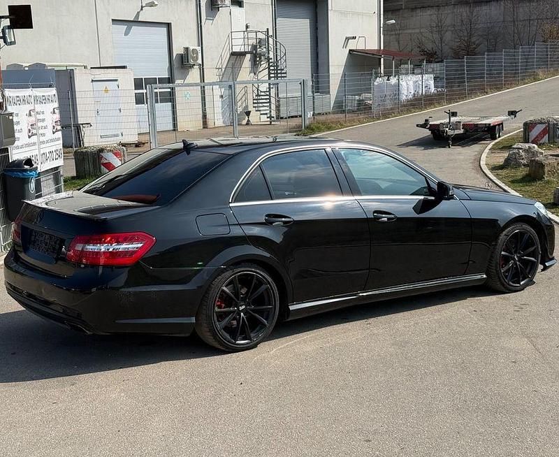 Gebraucht Mercedes E250 204 PS (150 kW) 2012 Schwarz Limousine