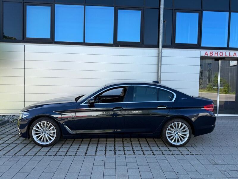 Blau Gebraucht 2017 BMW 530e iPerformance Limousine | 26.999 € (Fairer Preis) - Bild 1/4