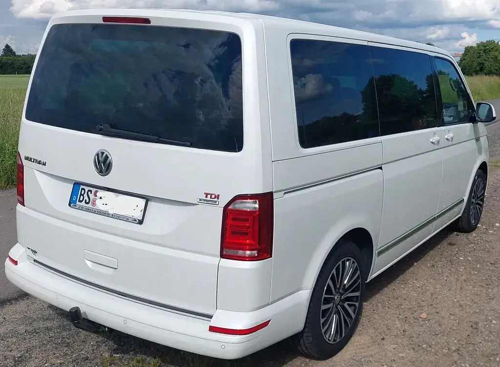 Gebraucht VW Multivan Highline 204 PS (150 kW) 2016 Weiß Van / Kleinbus