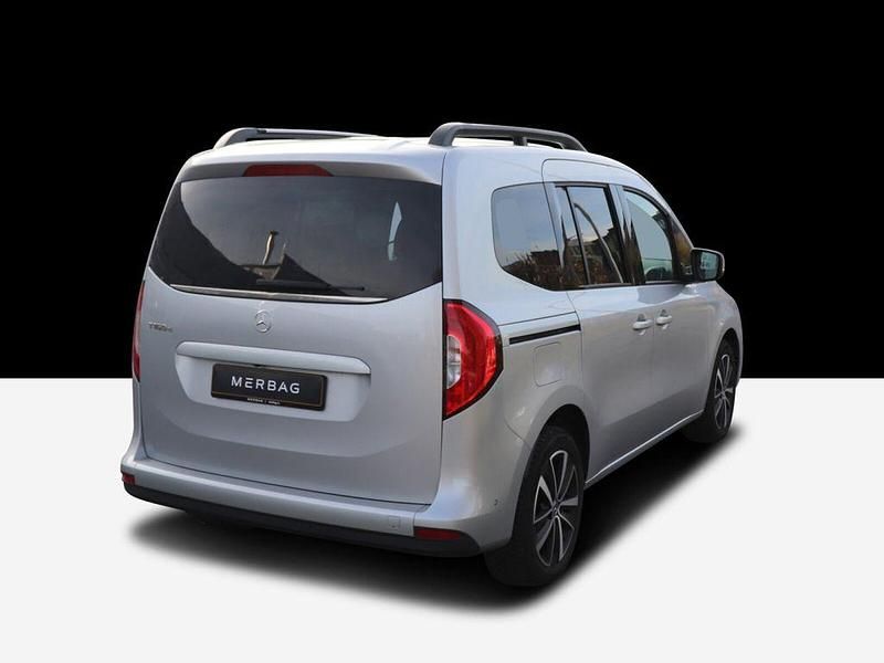 Gebraucht Mercedes T160 Progressive 95 PS (69 kW) 2023 Silber Van / Kleinbus