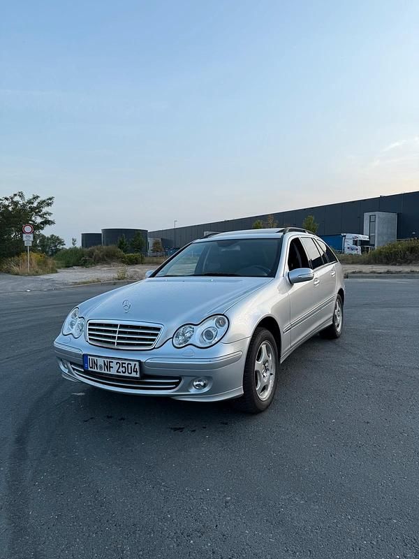Silber Gebraucht 2006 Mercedes C200 Kombi | 4.070 € (Fairer Preis) - Bild 1/4
