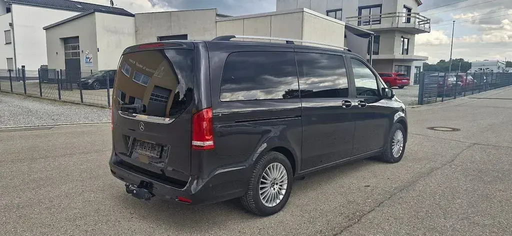 Gebraucht Mercedes V300 Sport 237 PS (174 kW) 2021 Grau Van / Kleinbus