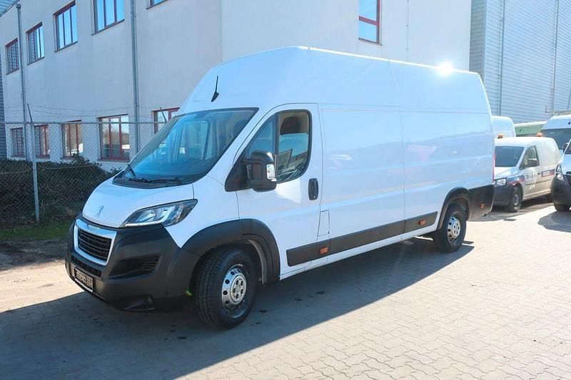 Gebraucht Peugeot Boxer Premium 140 PS (102 kW) 2022 Weiß Van