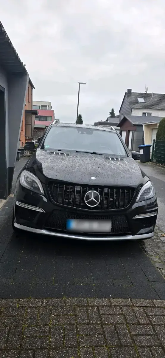 Gebraucht Mercedes ML63 AMG AMG 557 PS (409 kW) 2012 Schwarz SUV