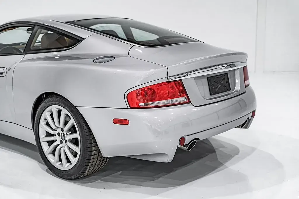 Gebraucht Aston Martin Vanquish 460 PS (338 kW) 2003 Grau Coupé