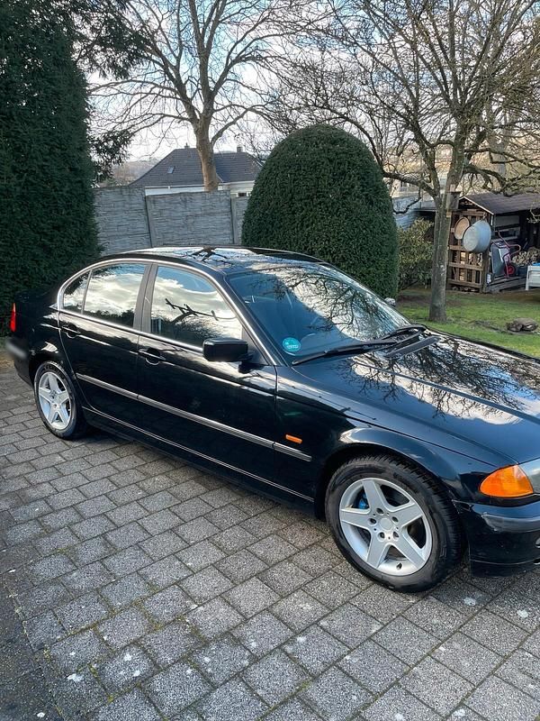 Gebraucht BMW 320 150 PS (110 kW) 2000 Schwarz Limousine