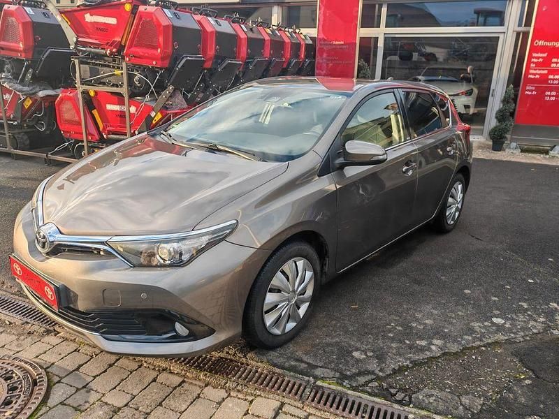 Grau Gebraucht 2017 Toyota Auris Edition-S Limousine | 11.800 € (Fairer Preis) - Bild 1/4