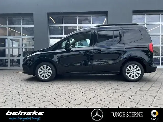 Gebraucht Mercedes T180 Progressive 116 PS (85 kW) 2025 Schwarz Van / Kleinbus