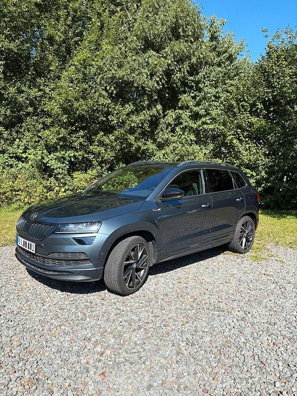 Grau Gebraucht 2020 Skoda Karoq SportLine SUV | 26.990 € (Fairer Preis) - Bild 1/4