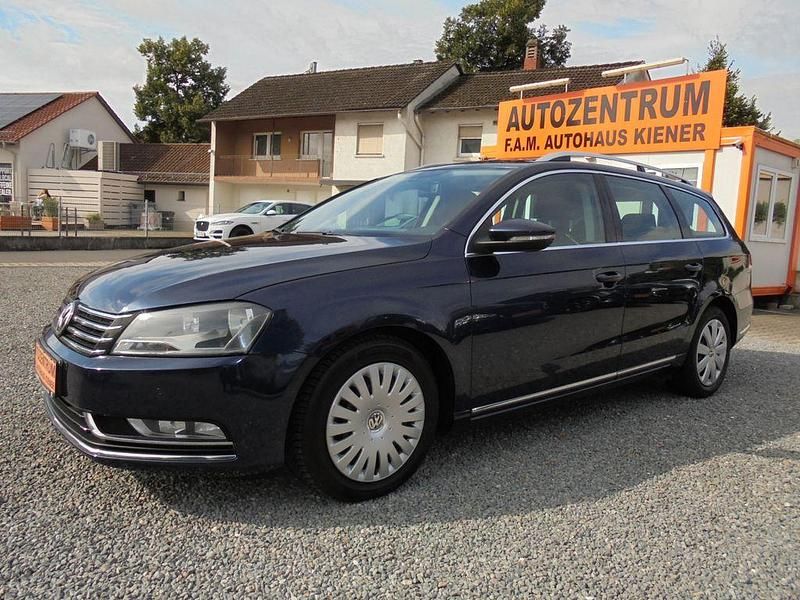 Blau Gebraucht 2011 VW Passat S Kombi | 10.990 € (Teuer) - Bild 1/4