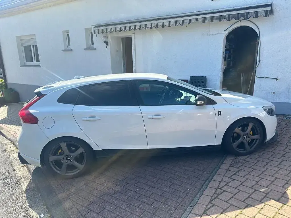 Gebraucht Volvo V40 R-Design 200 PS (147 kW) 2014 Weiß Limousine