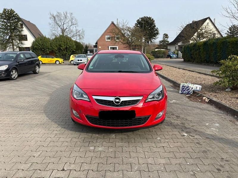 Gebraucht Opel Astra Innovation 179 PS (131 kW) 2012 Rot Limousine