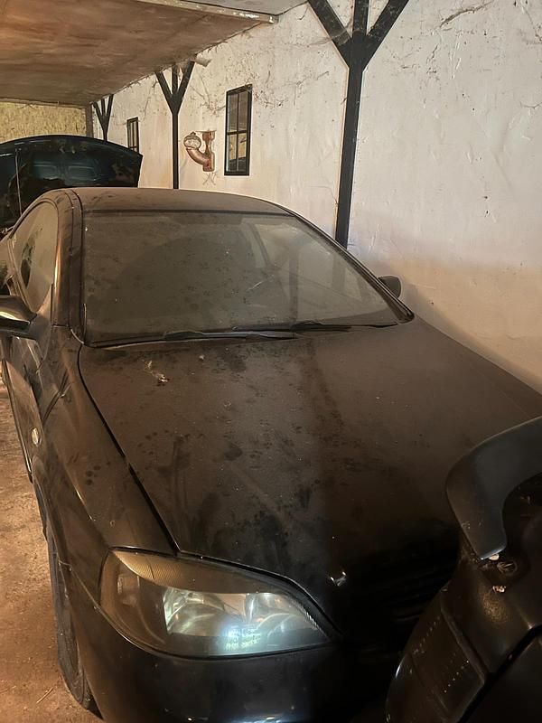 Schwarz Gebraucht 2001 Opel Astra Coupé | 1.700 € (Fairer Preis) - Bild 1/4