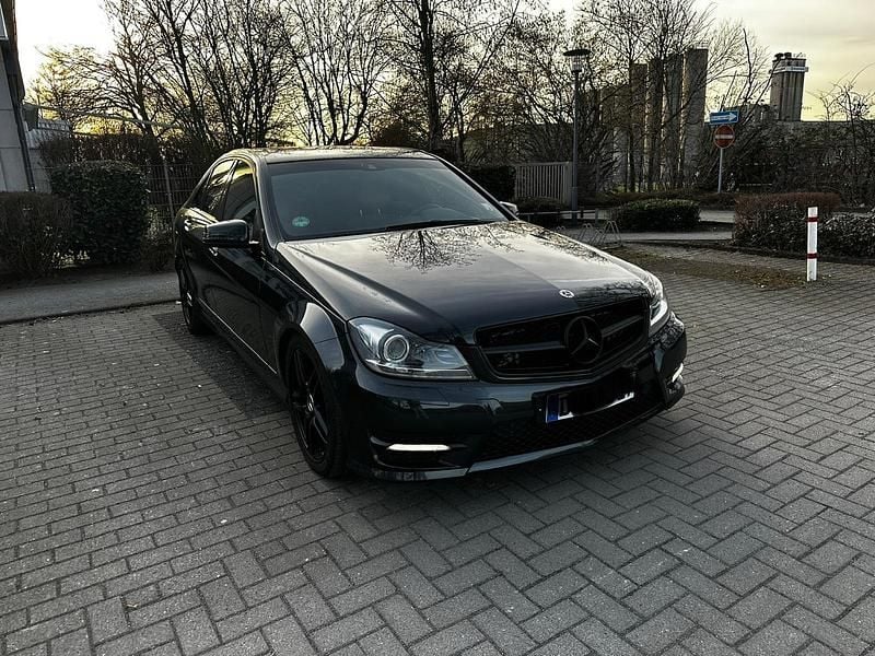 Schwarz Gebraucht 2013 Mercedes C350 AMG Limousine | 14.499 € (Fairer Preis) - Bild 1/4
