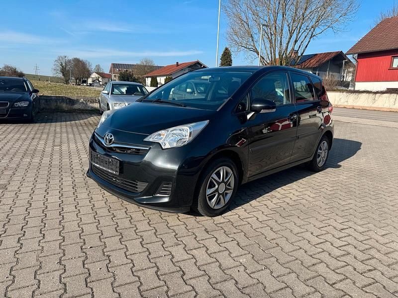 Gebraucht Toyota Verso-S 99 PS (72 kW) 2014 Schwarz Van / Kleinbus