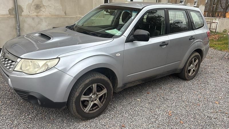 Silber Gebraucht 2012 Subaru Forester SUV | 3.500 € (Superpreis) - Bild 1/4