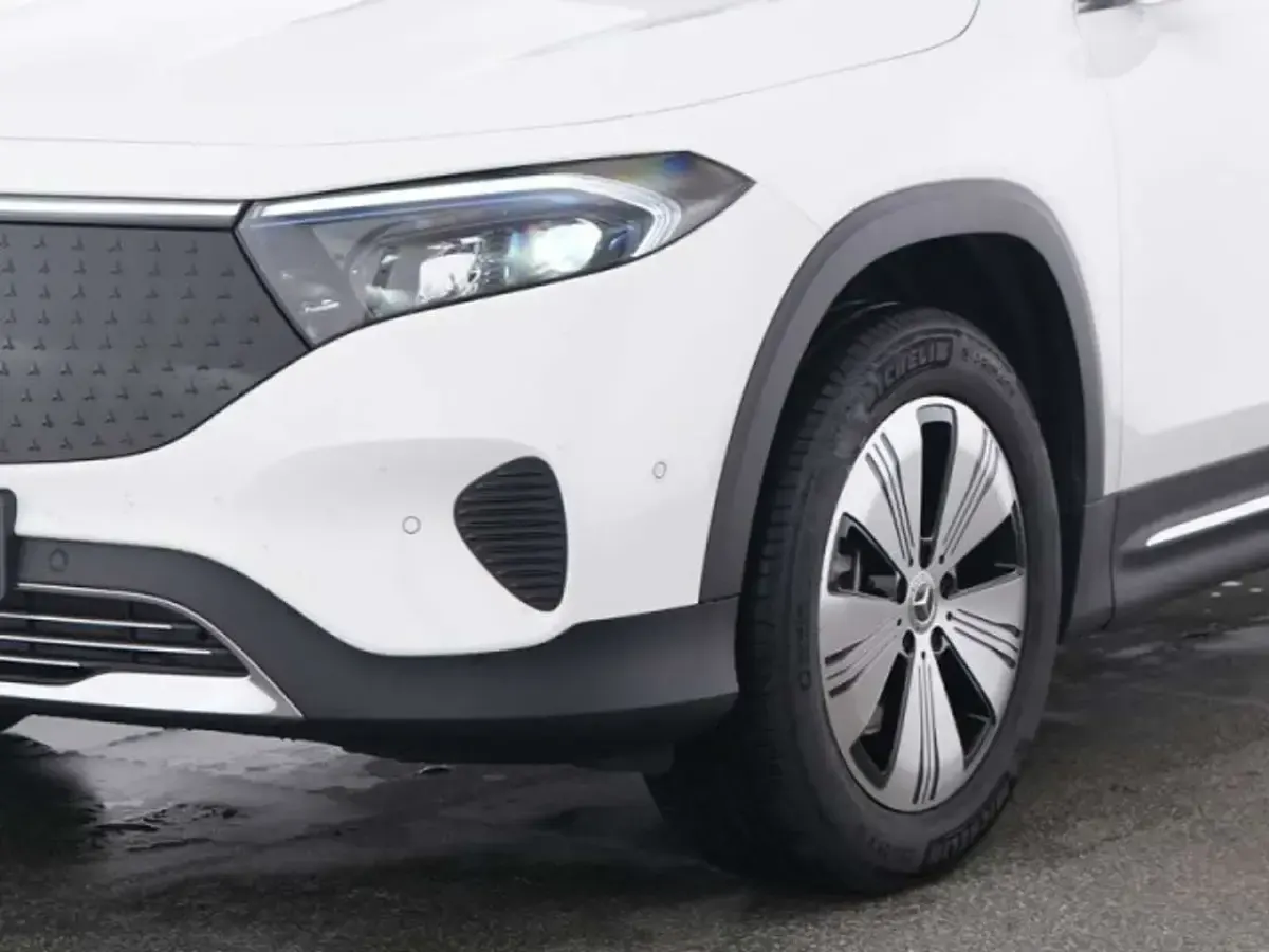 Gebraucht Mercedes EQB300 Progressive 167 kW (228 PS) 2025 Unilack polarweiß SUV