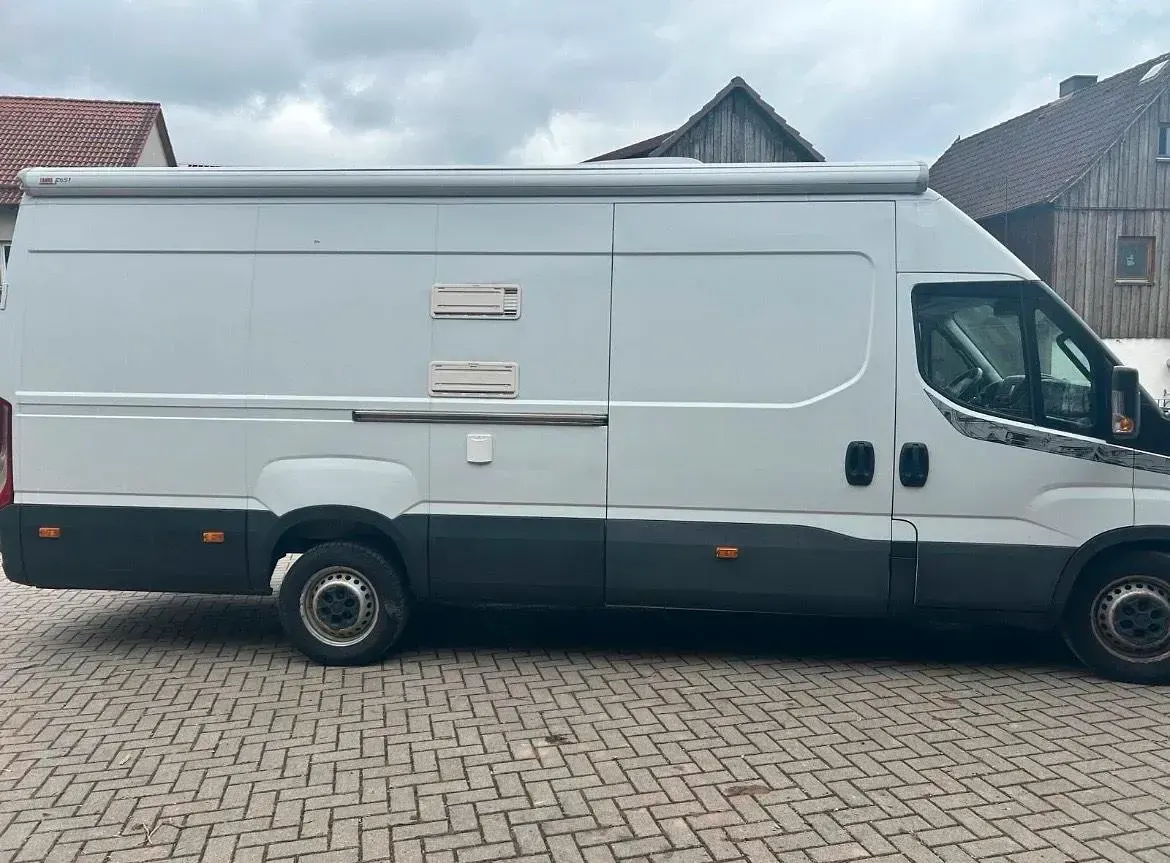 Gebraucht Iveco Daily 180 PS (132 kW) 2018 Weiß Van / Kleinbus