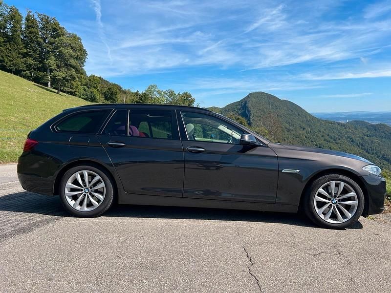 Braun Gebraucht 2015 BMW 530 Kombi | 13.850 € (Superpreis) - Bild 1/4