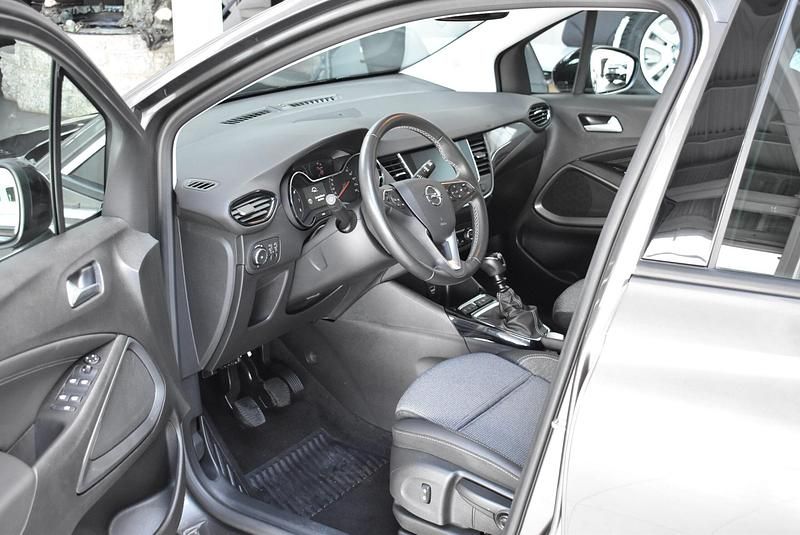 Gebraucht Opel Crossland Elegance 131 PS (96 kW) 2024 Rot chilli rot met. SUV