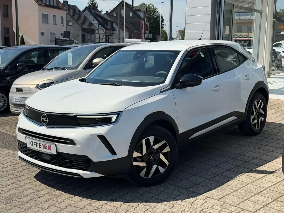 Gebraucht Opel Mokka-e 100 kW (136 PS) 2022 Jade weiss/arktis weiss SUV