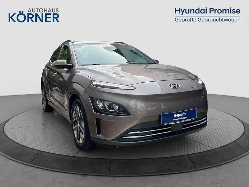 Braun Gebraucht 2022 Hyundai Kona Trend SUV | 20.900 € (Guter Preis) - Bild 1/4