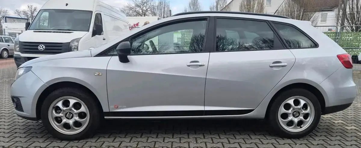Używany Seat Ibiza 82 KM (60 kW) 2012 Srebrny Sedan/Limuzyna