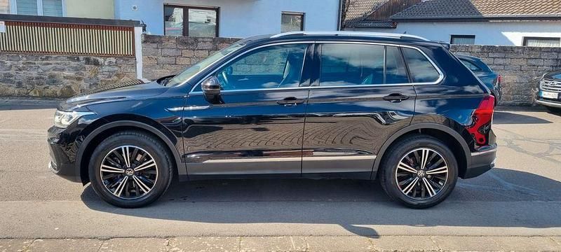 Gebraucht VW Tiguan Elegance 190 PS (139 kW) 2022 Deep black perleffekt SUV