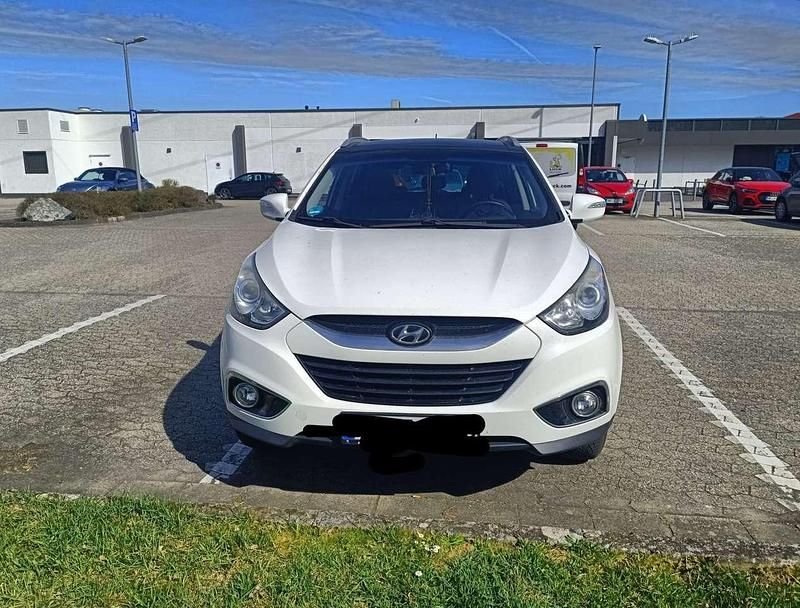 Weiß Gebraucht 2012 Hyundai ix35 Style SUV | 8.500 € (Fairer Preis) - Bild 1/4