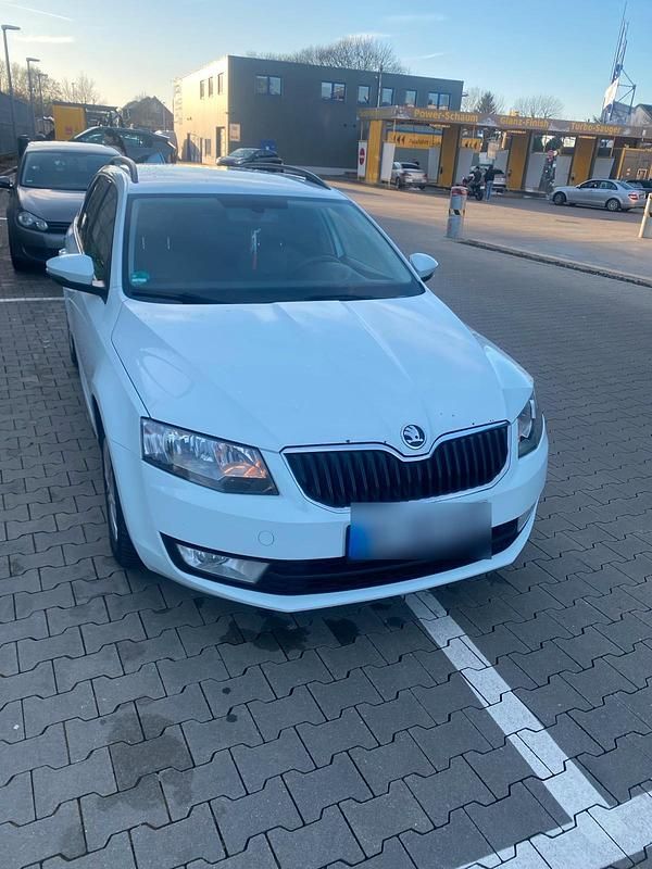 Gebraucht Skoda Octavia 126 PS (92 kW) 2015 Weiß Kleinwagen