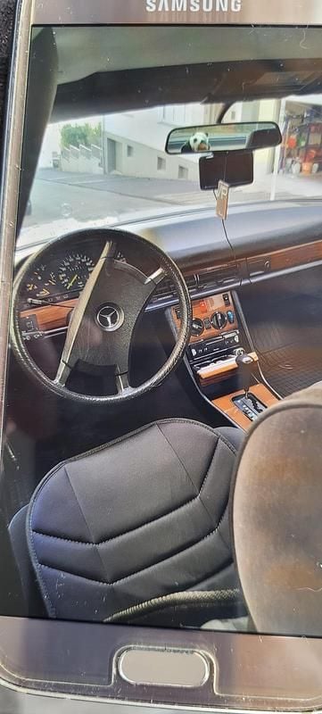 Silber Gebraucht 1986 Mercedes E300 Limousine | 11.000 € - Bild 1/4