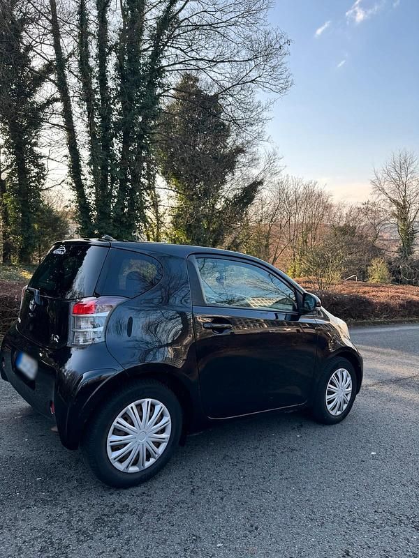 Gebraucht Toyota iQ 98 PS (72 kW) 2011 Schwarz Kleinwagen