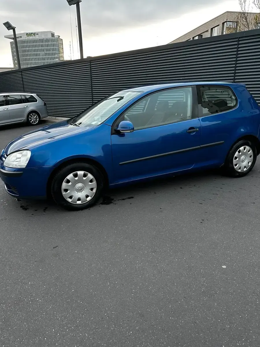 Gebraucht VW Golf V 75 PS (55 kW) 2004 Blau Kleinwagen