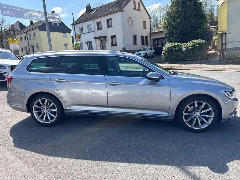 Używany VW Passat Highline 220 KM (161 kW) 2018 Srebrny Kombi