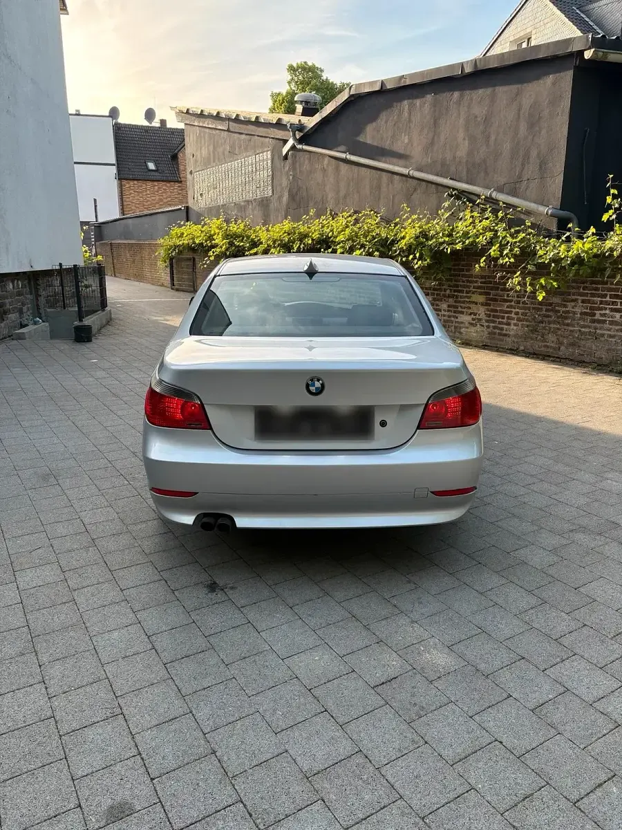 Gebraucht BMW 520 170 PS (125 kW) 2003 Silber Limousine