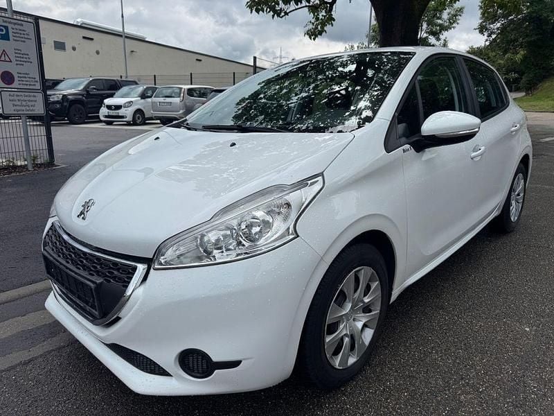 Weiß Gebraucht 2015 Peugeot 208 Active Kleinwagen | 5.950 € (Fairer Preis) - Bild 1/4