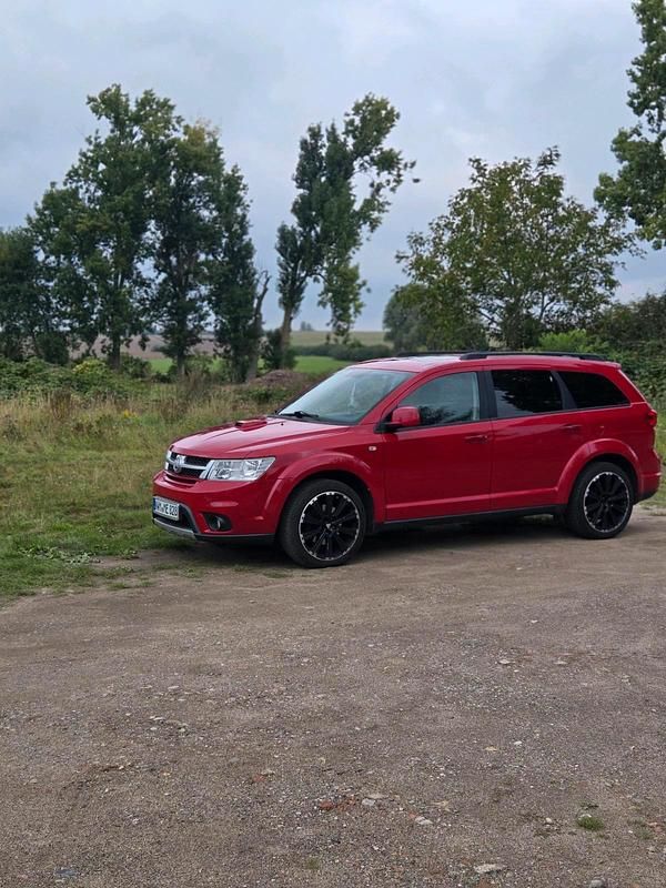 Rot Gebraucht 2012 Fiat Freemont SUV | 5.000 € (Guter Preis) - Bild 1/4