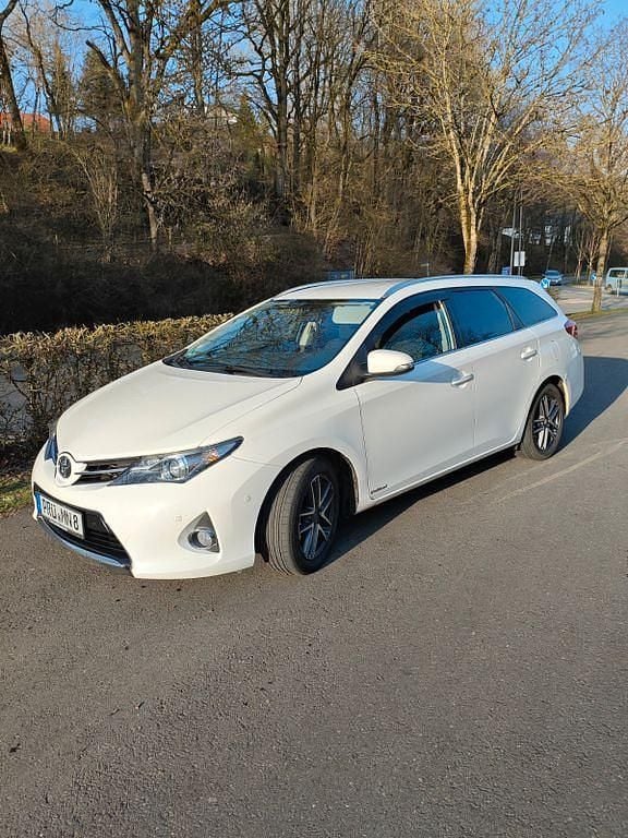 Gebraucht Toyota Auris 124 PS (91 kW) 2015 Weiß Limousine