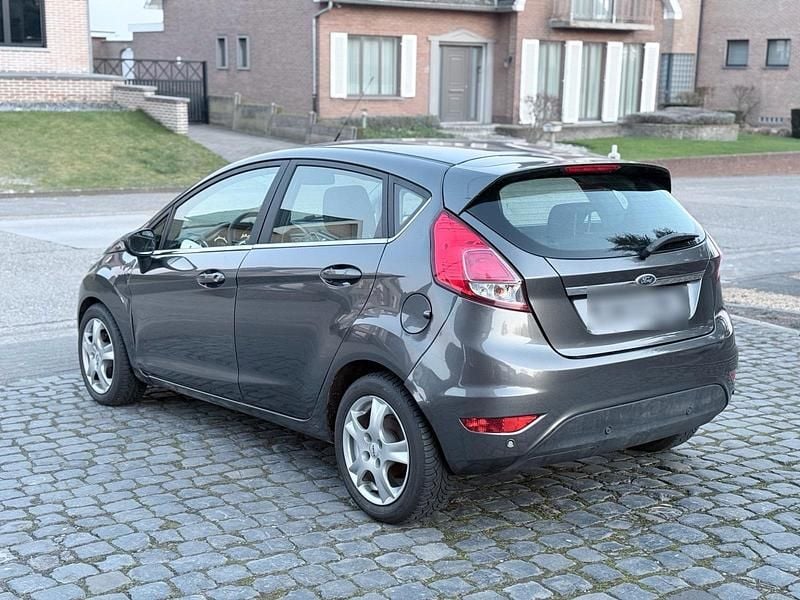 Gebraucht Ford Fiesta Titanium 95 PS (69 kW) 2016 Grau Limousine
