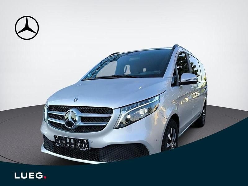 Brillantsilber metallic Gebraucht 2024 Mercedes V250 Van / Kleinbus | 64.875 € (Fairer Preis) - Bild 1/4