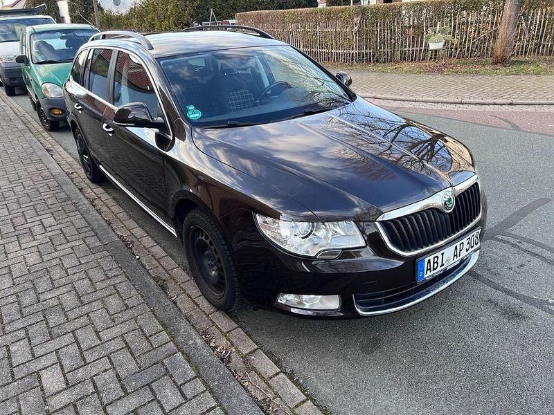 Gebraucht Skoda Superb Ambition 160 PS (117 kW) 2012 Braun Kombi