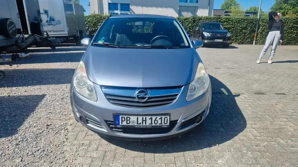 Używany Opel Corsa Edition 80 KM (58 kW) 2009 Srebrny Hatchback