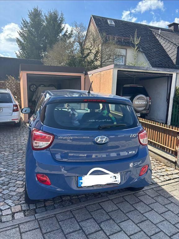 Gebraucht Hyundai i10 Edition 87 PS (63 kW) 2015 Blau Kleinwagen