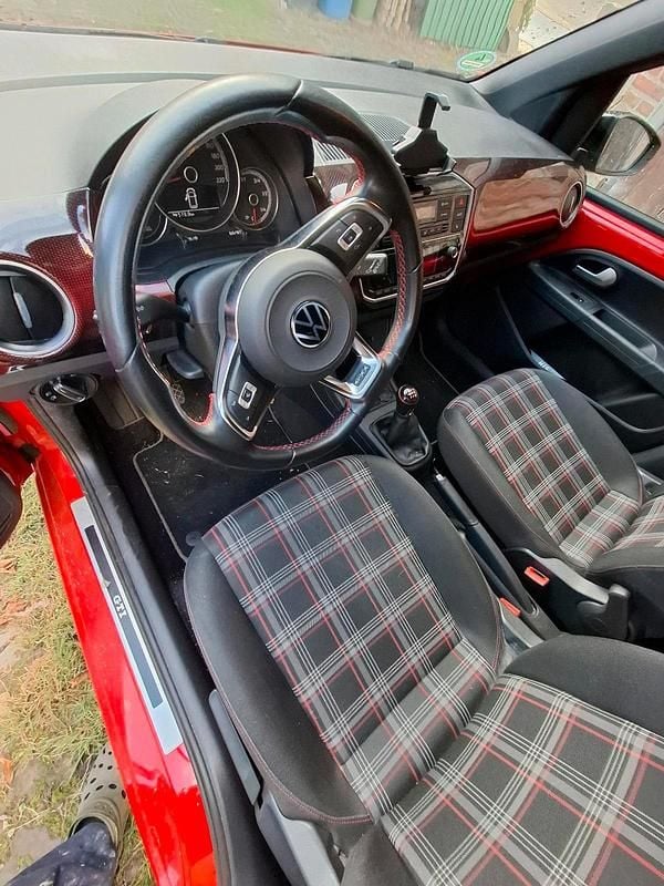 Rot Gebraucht 2022 VW up! Kleinwagen | 15.500 € (Guter Preis) - Bild 1/4