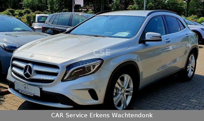 Polarsilber metalliclack Gebraucht 2014 Mercedes GLA200 SUV | 17.810 € (Fairer Preis) - Bild 1/4