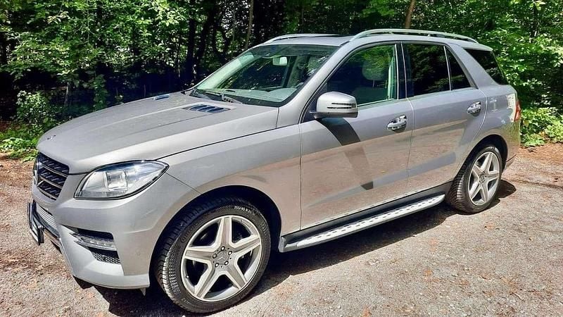 Grau Gebraucht 2015 Mercedes ML350 SUV | 23.999 € (Fairer Preis) - Bild 1/4