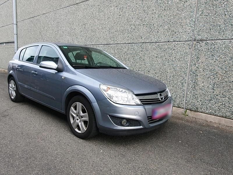 Gebraucht Opel Astra 116 PS (85 kW) 2009 Grau Limousine