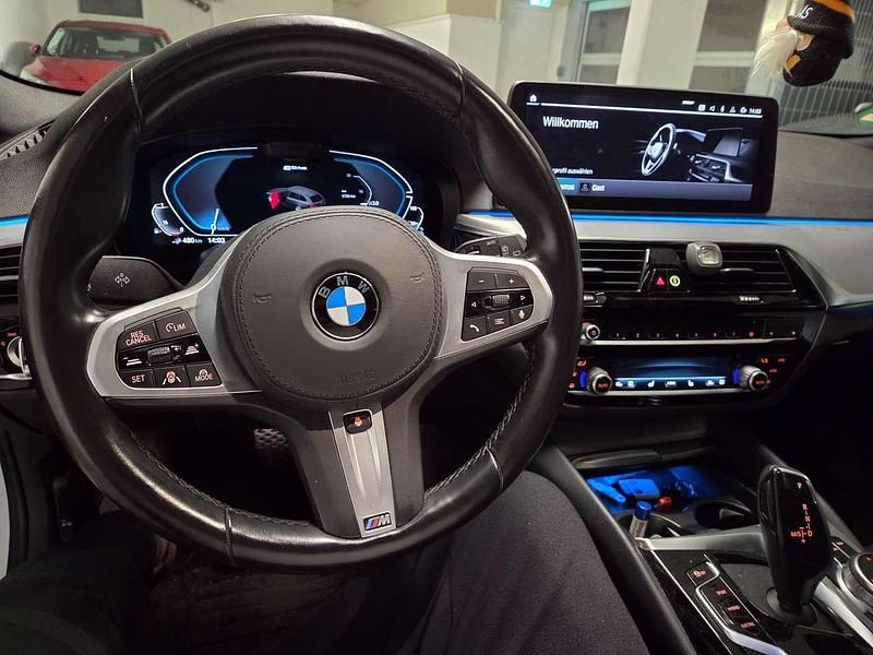 Weiß Gebraucht 2021 BMW 530e Kombi | 28.700 € (Superpreis) - Bild 1/4