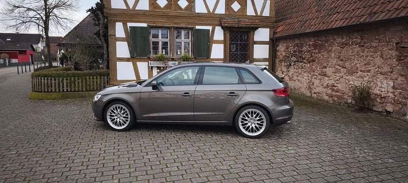 Gebraucht Audi A3 Ambiente 150 PS (110 kW) 2015 Grau Limousine